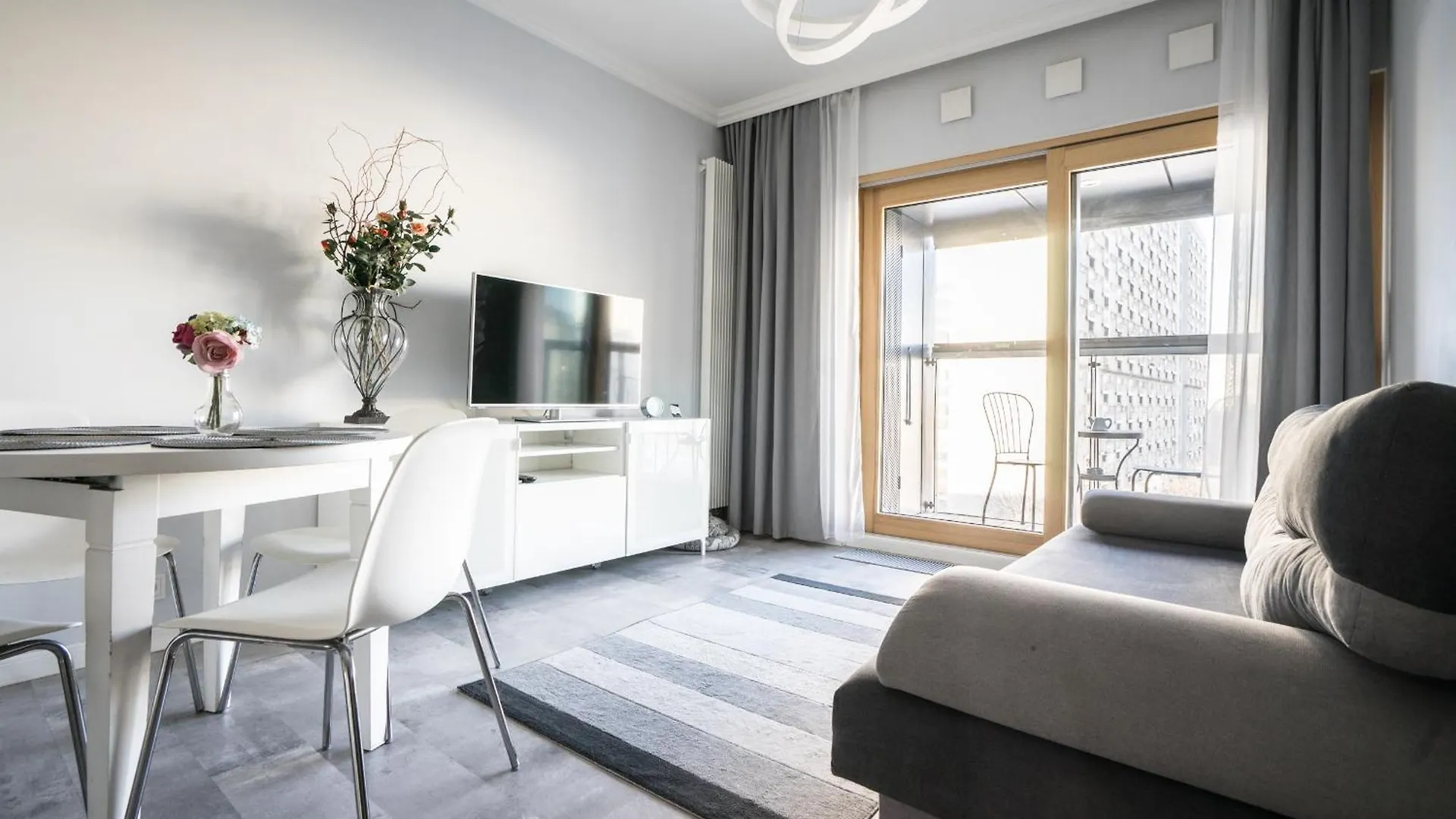 Vipwarsawapartments Diamond Mennica Residence contacts